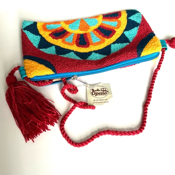 Handsome clutch from Colombia color yellow,blue and brown - Picture 2 of 2